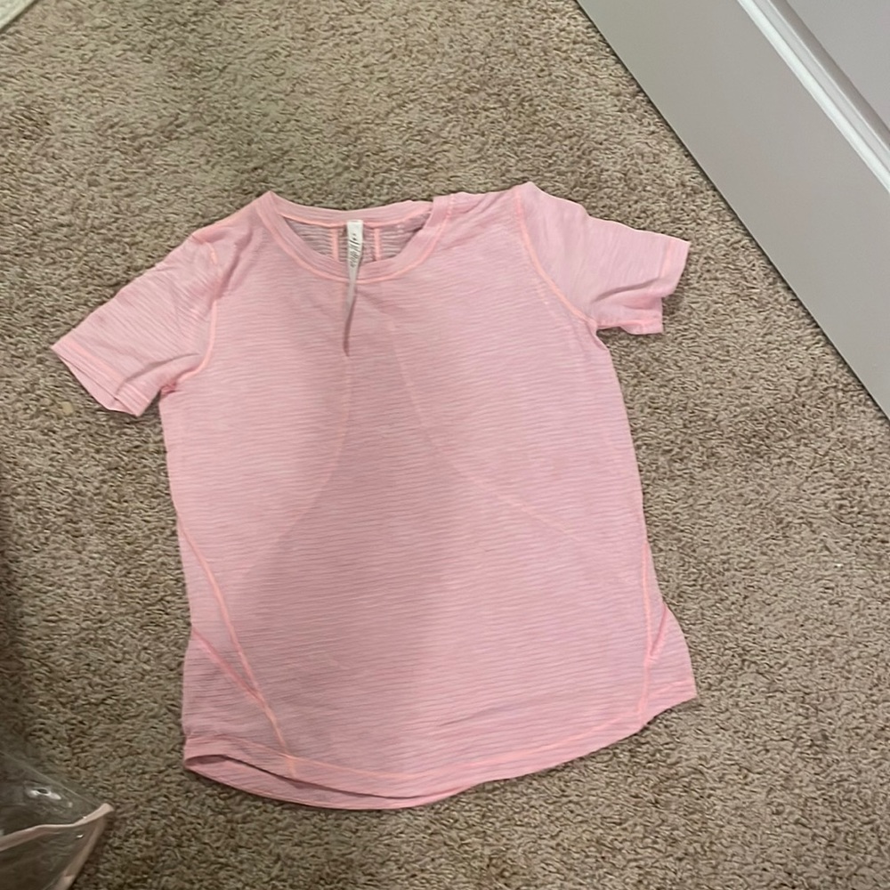Lululemon pink top knot size 4